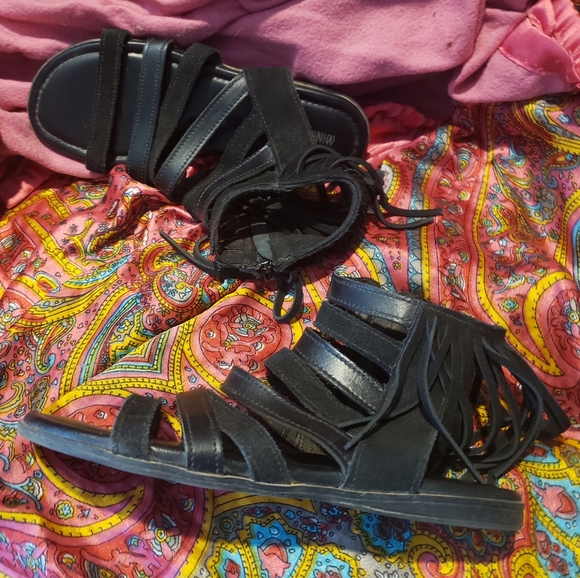 Minnetonka Black Genuine Suede Leather Fringed Sandals Women's Size 7 - Picture 1 of 3